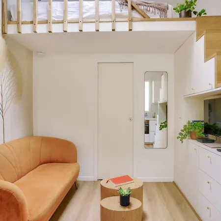 Apartman Beautiful In Small House Near Eiffel Tower