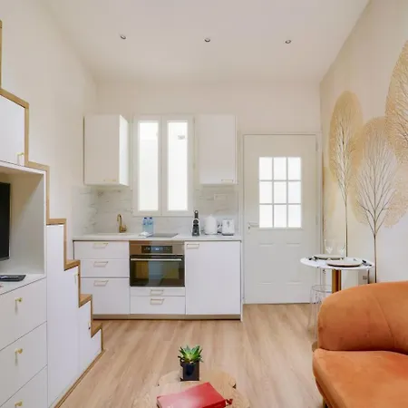 Apartman Beautiful In Small House Near Eiffel Tower *