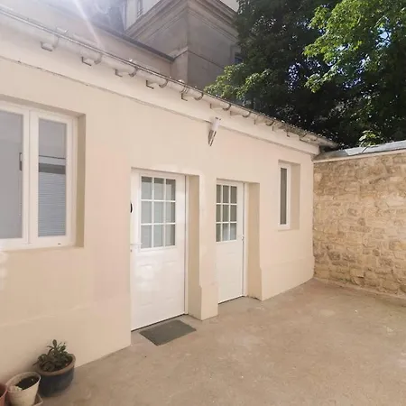 Beautiful In Small House Near Eiffel Tower Apartman