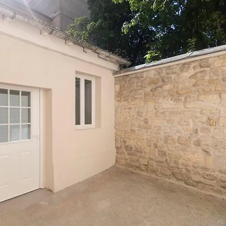 Apartman Beautiful In Small House Near Eiffel Tower