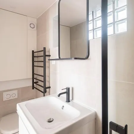 Apartman Beautiful In Small House Near Eiffel Tower