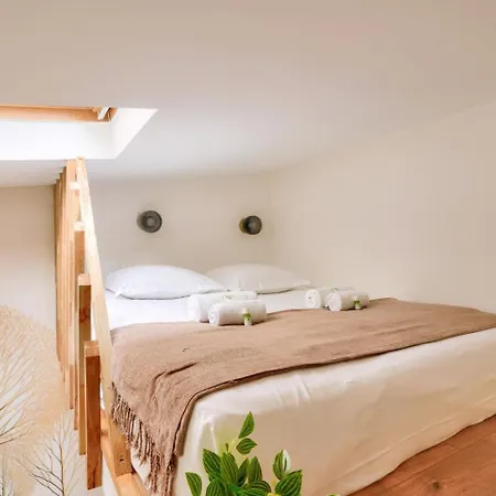 Beautiful In Small House Near Eiffel Tower Appartement Parijs