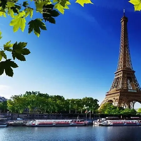 Beautiful In Small House Near Eiffel Tower Paris
